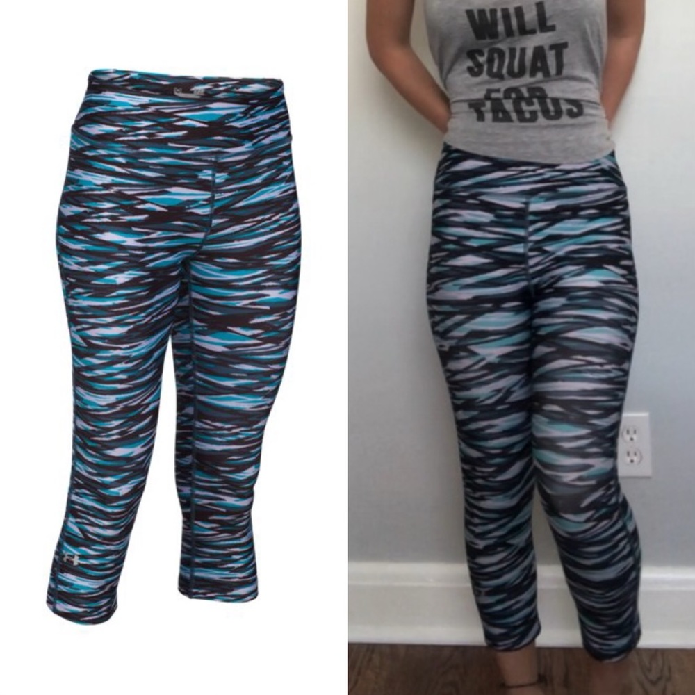 ⭐️4/$25 Under Armour heatgear crop leggings S